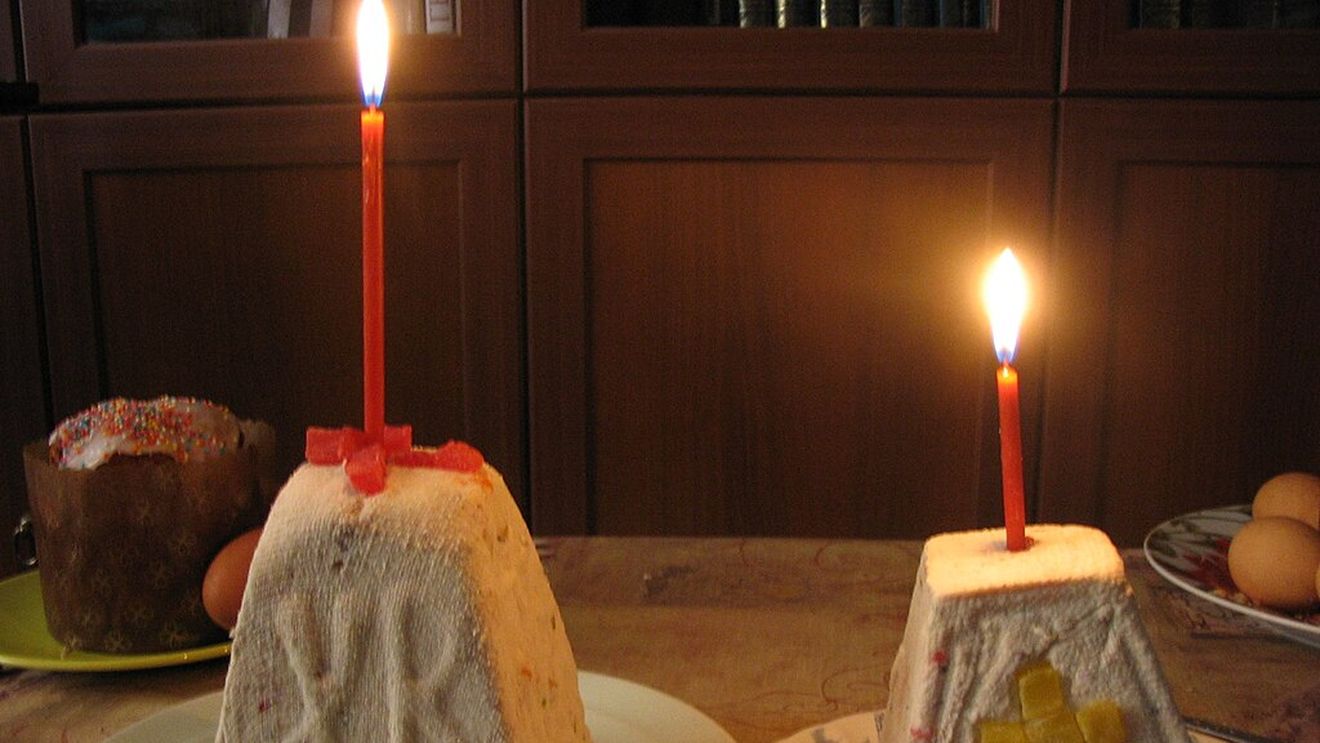 Pască raw fără coacere, cu migdale, rețetă moldovenească veche. A ajuns la noi documentată de Păstorel Teodoreanu, via Radu Anton Roman