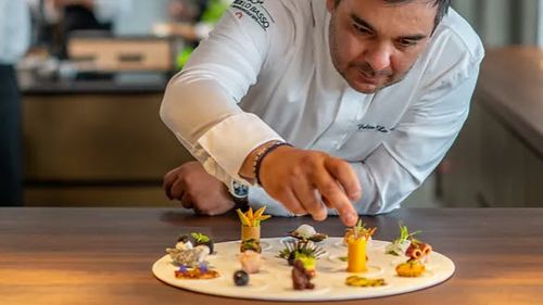 În acest weekend, o nouă ediție a evenimentului de fine dining „Azuga Under the Stars”/ Felix Lo Basso, chef cu o stea Michelin, invitat de onoare