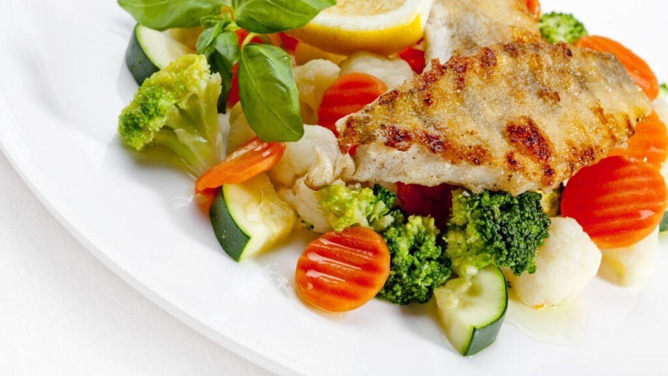 De la ovăz la pește gras: alimente recomandate de cel mai recent ghid, pentru persoanele cu valori crescute ale colesterolului / Nu există alimente minune, dar combinate cu o dietă echilibrată, pot fi de ajutor