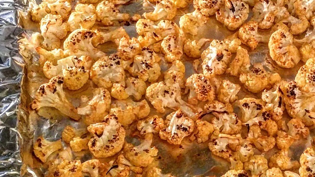 Popcorn din conopidă – gustarea crocantă și sănătoasă pentru serile de film / Are un conținut scăzut de calorii și carbohidrați