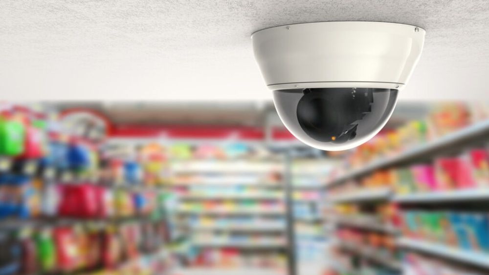 „Claudius”, un chatbot AI, a fost lăsat să conducă un magazin timp de o lună. Rezultatul? A dat chipsuri gratis, a lansat mai multe amenințări, a înregistrat pierderi financiare și a avut o „criză de identitate”