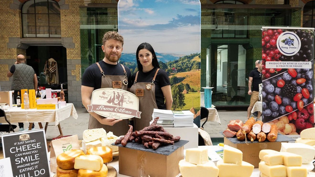 Fermier cu valoare adăugată: Trei frați au pus mână de la mână pentru a aduce un plus fermei familiei. „Calitatea, sănătatea animalelor și respectarea tradiționalului, astea îți vând produsul”