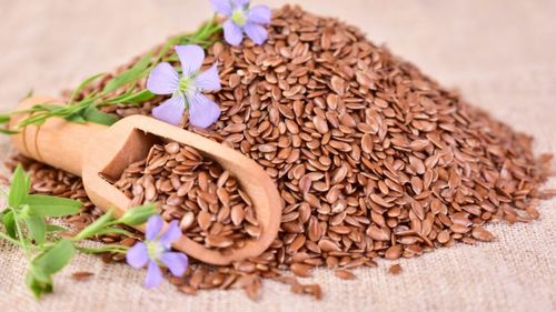 Cercetătorii din Manitoba (Canada) testează efectele tratamentelor aplicate semințelor de in / Specialiștii recomandă ca semințele tratate să fie lăsate să se „odihnească” 5-7 zile înainte de plantare/ Care este comportamentul mecanic al semințelor tratate