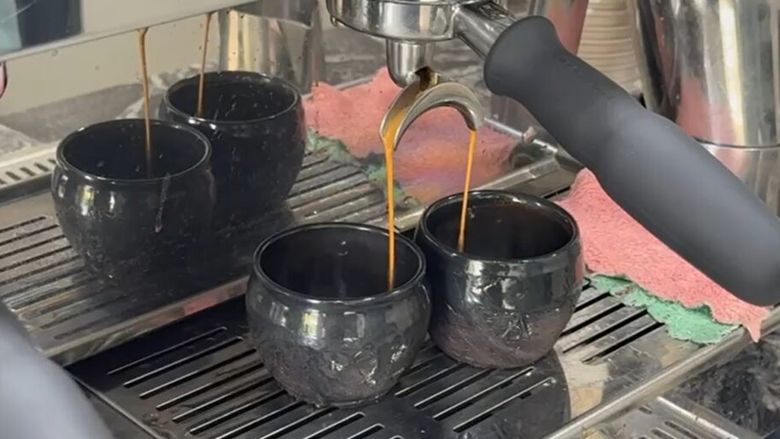 Cât costă o cafea în Italia / Prețul mediu al unui espresso servit la bar a ajuns la 1,29 euro în Italia, în timp ce la Bolzano, o cafea costă peste 1,50 euro