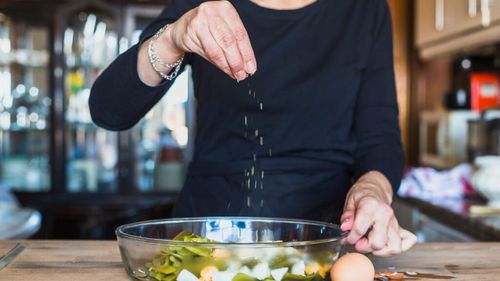 Câtă sare ar trebui să consume copiii, în funcție de vârstă  / Câteva metode să o reduci din alimentația lor, dacă sunt depășite recomandările specialiștilor