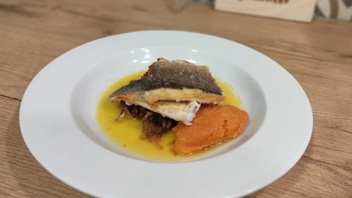 Rețetele Juanitei: Pește cu fenicul caramelizat și sos de portocale/ Un prânz sănătos, gustos și cu un plating frumos