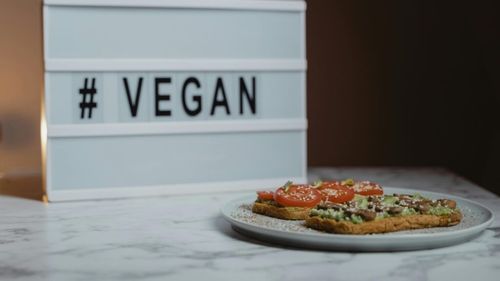 Sunt student, ce mănânc? Andreea consumă orice este vegan și proaspăt și evită alimentele de origine animală / „Pofta”, factor important în alegerea hranei