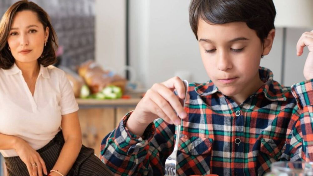 INTERVIU | Fixațiile alimentare la copiii cu autism: Psihologul clinician Corina Gheorghe explică de ce apare selectivitatea alimentară și cum îi pot ajuta părinții