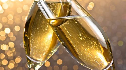 VIDEO | Vinul de gheață, un vin memorabil cu arome de caise, gutui și migdale, născut din răbdare și frig / Legenda, gheața și știința din spatele unui elixir unic