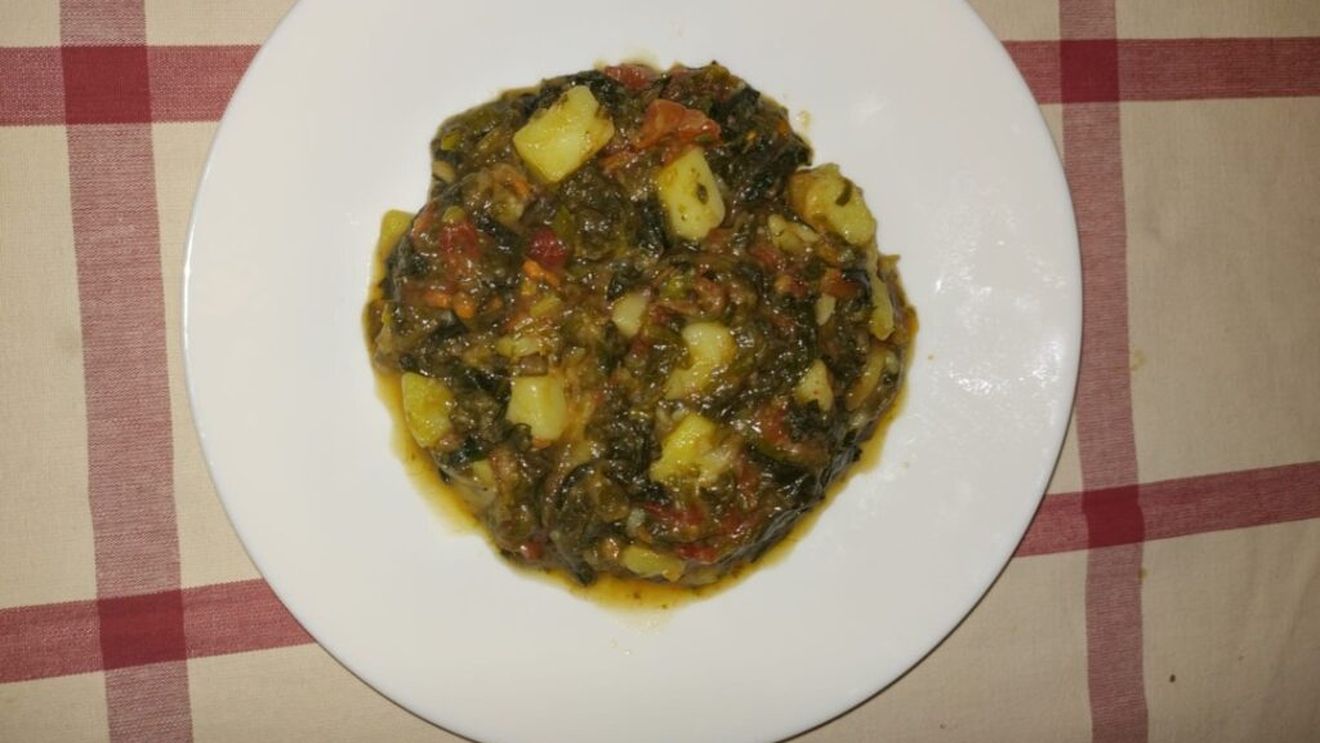 Rețetele Juanitei | Mâncare de cartofi cu verdețuri de primăvară/ În preparatul clasic adăugăm ștevie, urzici și leurdă