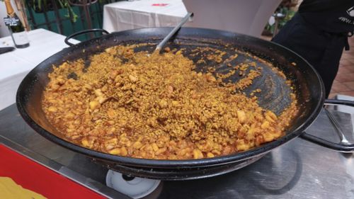 VIDEO | A învățat să prepare paella într-un restaurant din Peninsula Iberică. Sorin Barbu (Casa España): „La ora 19:00 veneau 200 de turiști străini, iar la ora 21:00 încă 200 de spanioli. Era un șoc total ritmul în care se lucra”