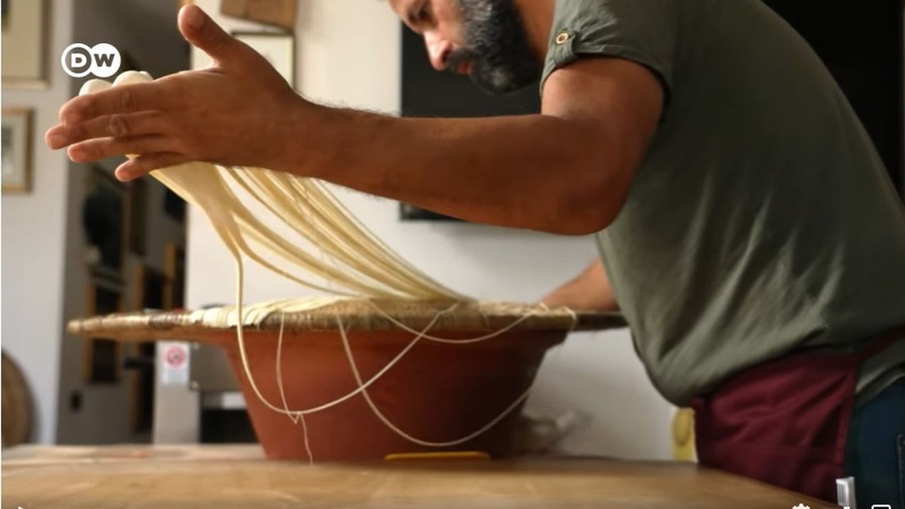 VIDEO "Firele lui Dumnezeu": Cele mai rare paste din lume și rețeta pentru supa de oaie cu pecorino, păstrate de o familie din Sardinia