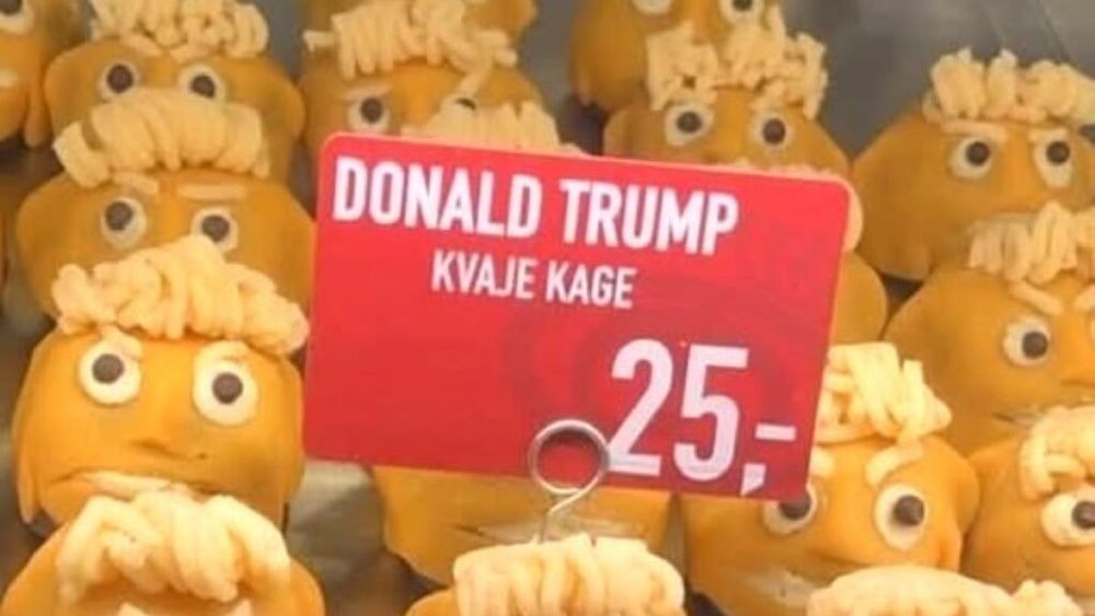 O patiserie din Copendaha îl ironizează pe președintele Trump cu o prăjitură inspirată de imaginea sa. Ideea desertului-caricatură pleacă de la tradiția locală de a oferi o prăjitură sub formă de gâscă cuiva care a greșit flagrant