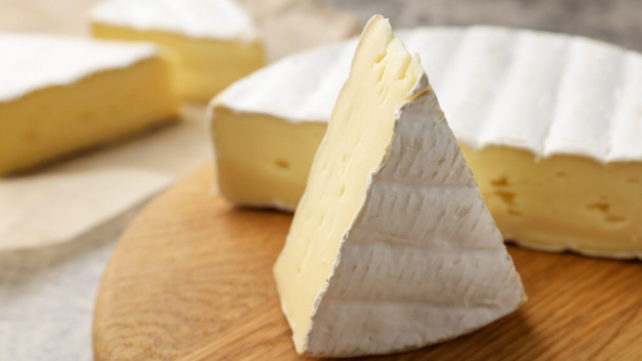 Lot de brânză Brie, retras din magazinele Metro după detectarea bacteriei Listeria