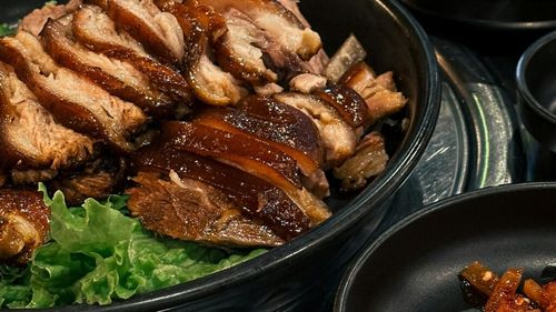 Este burta de porc sănătoasă? Iată ce valori nutritive are și de ce nu este recomandat să o mănânci decât ocazional