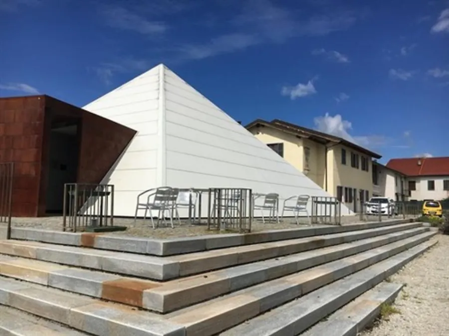 doi-romani-deschid-restaurant-italia