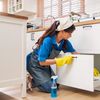 ABC în bucătărie | Cum cureți petele de grăsime de pe dulapurile din bucătărie / Trucul simplu pe care îl poți încerca înainte să cumperi alt detergent