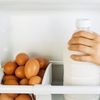 Regula pe care bunica o urmează de 70 de ani pentru un frigider impecabil. Cum își așază mâncarea și de ce lasă alimentele pe masă până termină toată lumea de mâncat