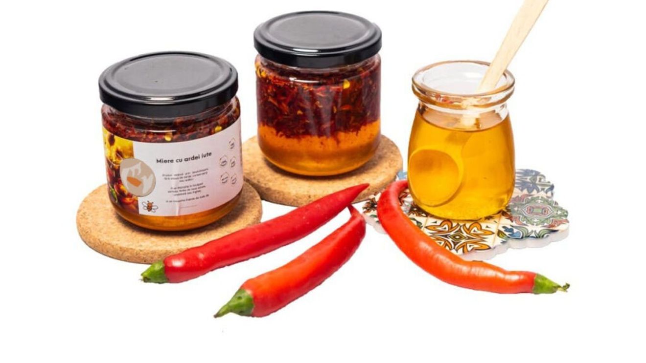 Mierea picantă, noul trend care cucerește gastronomia modernă/ Gustul este inițial de miere, apoi spre final capătă note surprinzătoare de dulce-iute