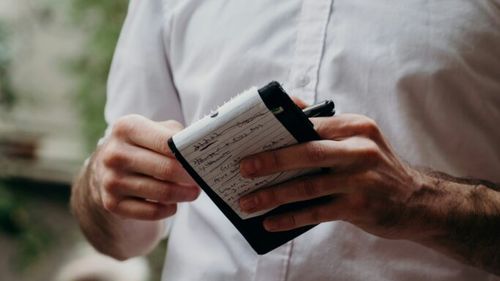 „Ăsta mă enervează, arde ouăle și scuipă în ele” / Mesajul scris de un chelner pe bonul de comandă la un restaurant a ajuns direct pe masa clientului
