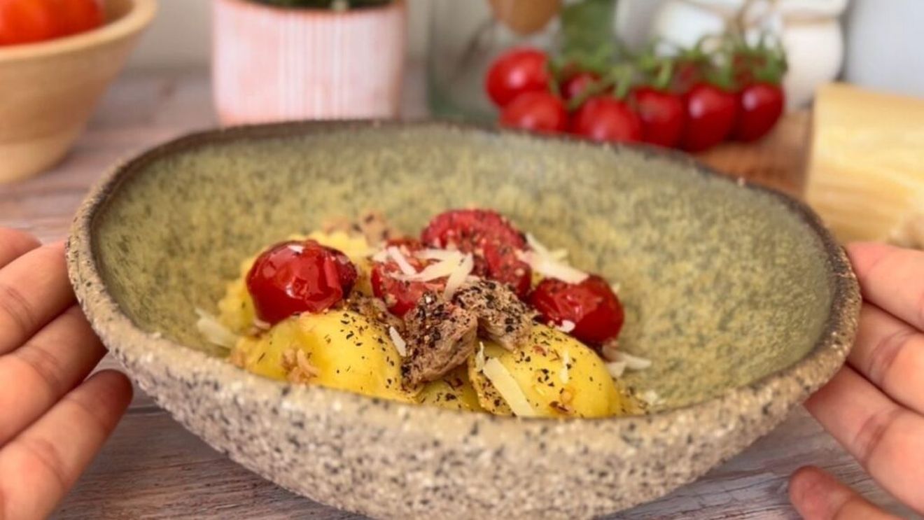 VIDEO | Ravioli cu ton și roșii cherry / Cină rapidă cu gust mediteraneean, gata în 15 minute