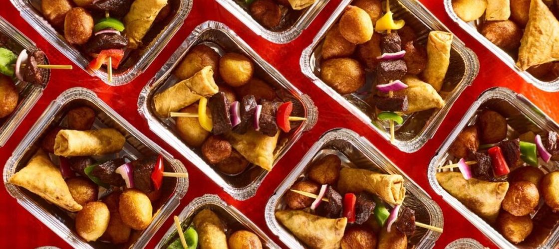 Bucătăria Nigeriei, pe cale să cucerească lumea / Jollof rice și suya la zobo, preparatele care spun povești despre migrație / „Chop Chop” este cartea care le aduce în bucătăriile din toată lumea