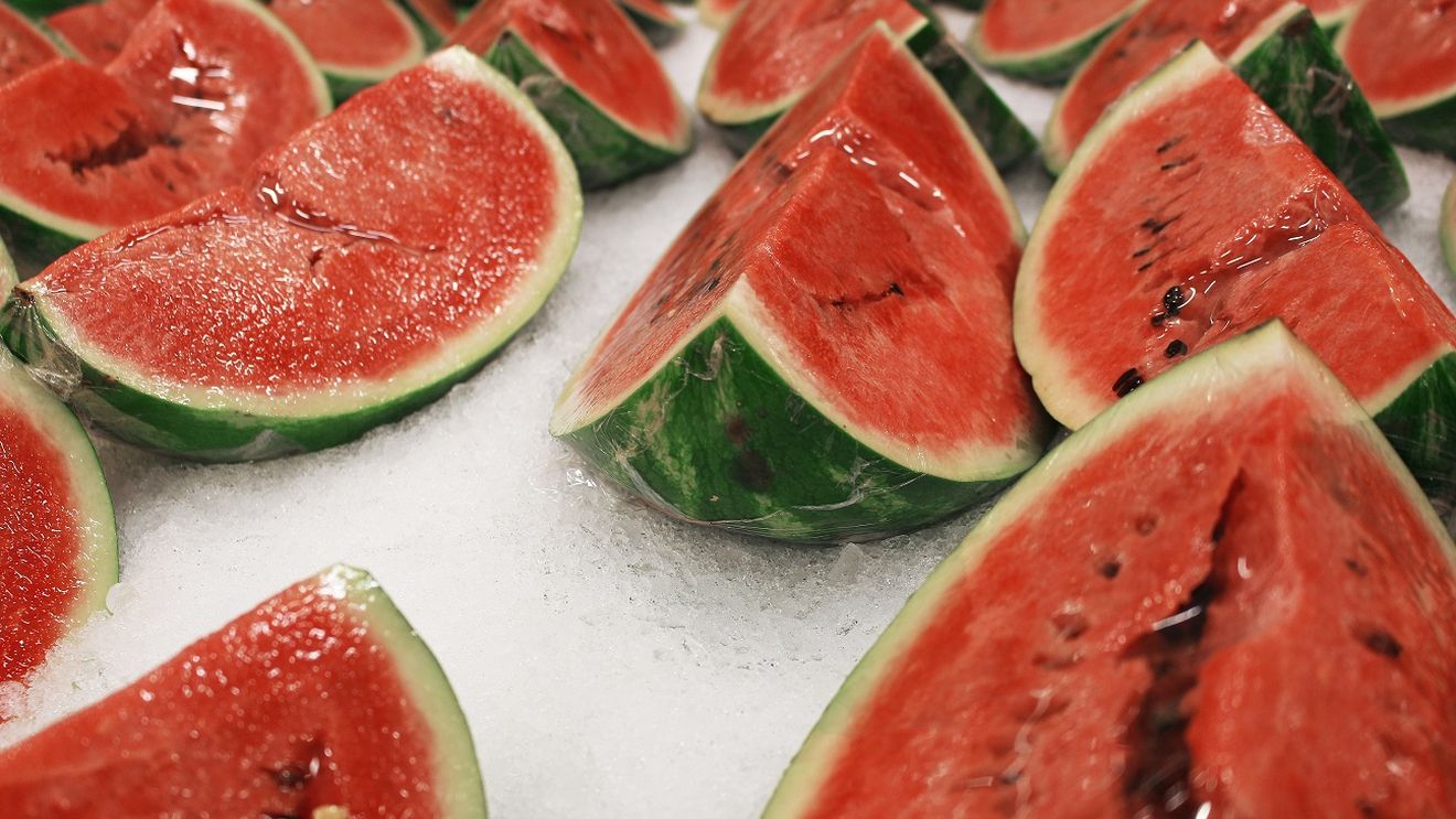 Primii pepeni de Dăbuleni au ajuns în piețele din Capitală. Cât costă un kilogram