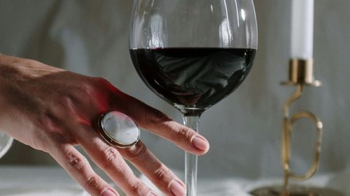 Autorităţile franceze şi-au revizuit estimările privind producţia de vin din acest an