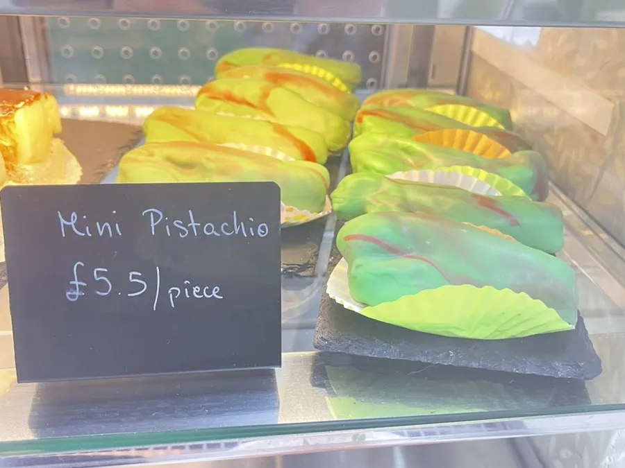 prajitura-cofetarie-cafenea-uk-romani-tiktok