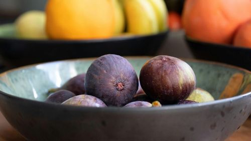 Topul fructelor cu cele mai multe calorii / O nutriționistă explică faptul că nu trebuie să renunți la avocado, curmale, banane sau smochine, ci doar să fii atent la mărimea porțiilor, ca să nu te îngrași