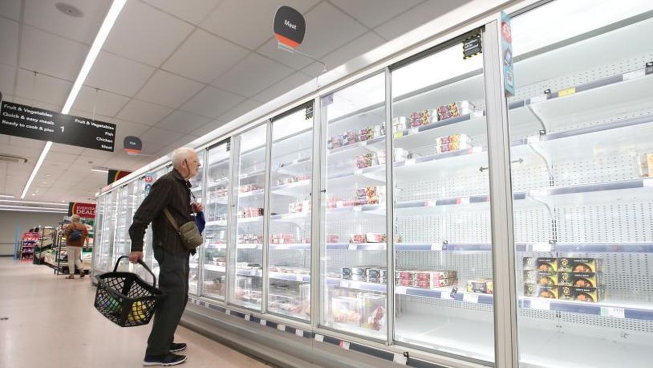 Oamenii au golit supermarketurile în SUA așteptarea unei ninsori „istorice”/ Rafturile goale amintesc de perioada pandemiei de Covid