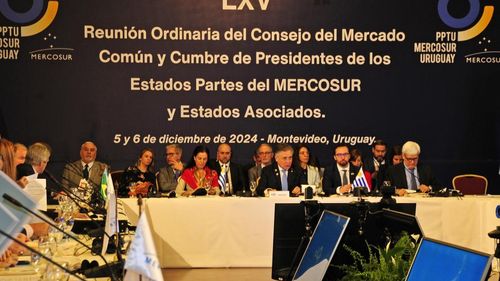 UE anunță un lung așteptat acord comercial Mercosur, care va crea una dintre cele mai mari zone de liber schimb din lume / Negocierile au durat 25 de ani