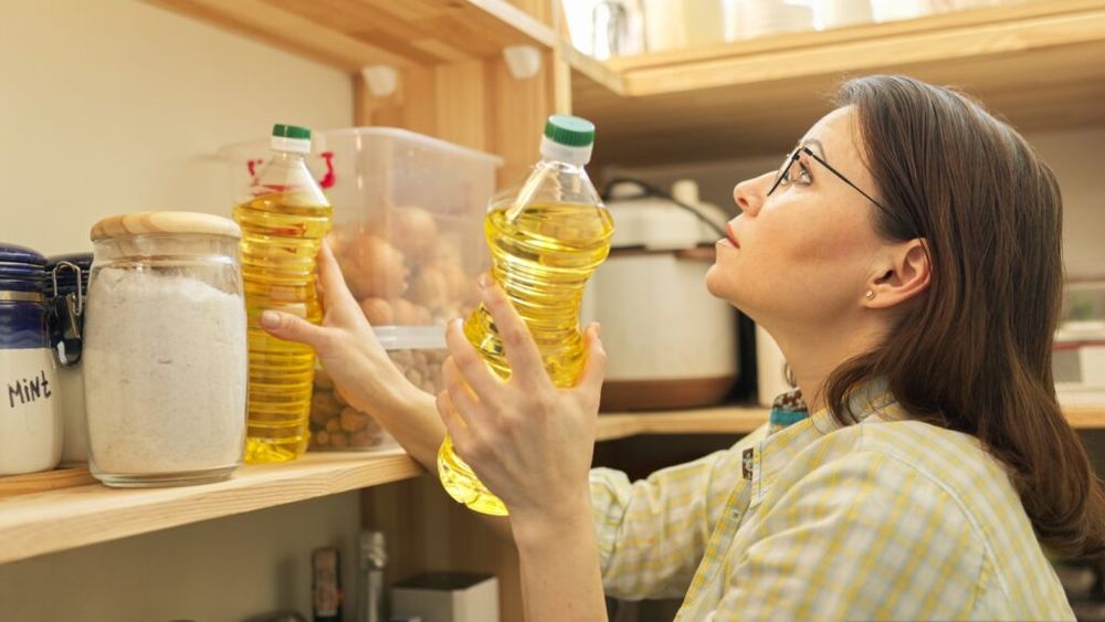 Cum să păstrezi proaspăt uleiul de gătit / Diferite tipuri de ulei se păstrează în condiții diferite