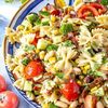 Unde greșești când prepari salata de paste. Chef celebru: „Când pui apa la fiert, nu adăuga niciodată sarea de la început”. Iată de ce