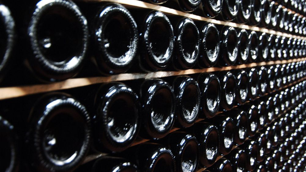 Vinul de lux a înregistrat o scădere drastică la vânzare în UK anul trecut, confirmând criza de sector la nivel internațional