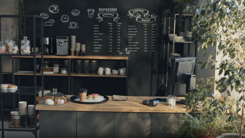 INTERVIU | Ce înseamnă să deschizi o cafenea de specialitate: de la aparate și cafea, până la oameni și training / Barista: „Nu e doar despre cafea bună, ci despre tot sistemul din spate”