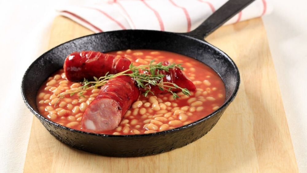 Cât a cheltuit Consiliul Județean Ilfov pe „fasolea cu cârnați” pentru 1 Decembrie/ Achiziția a fost spartă în trei contracte cu încredințare directă