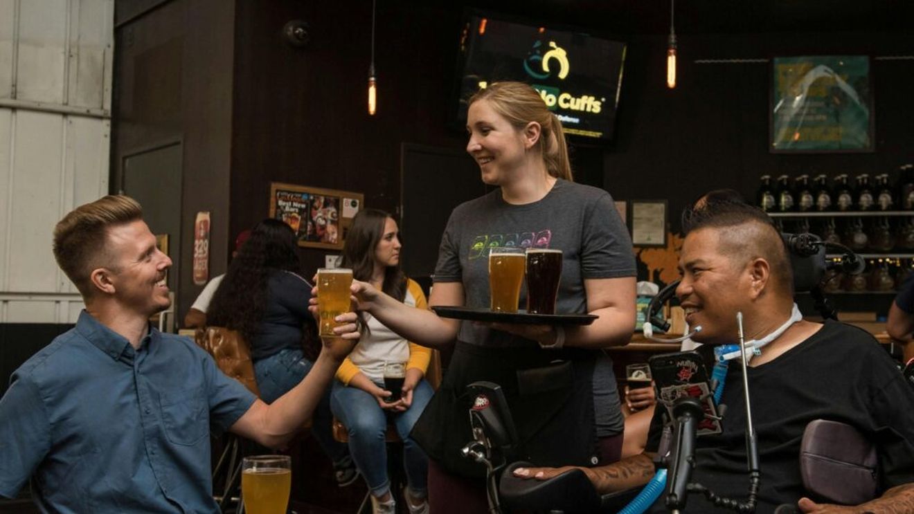 Cât câștigă un chelner în diferite țări europene și de ce nu mai este atât de rentabil să lucrezi „afară”. Spania și Italia au salarii mici. Cei din spațiul mediteranean caută și ei soluții în țările mai bogate