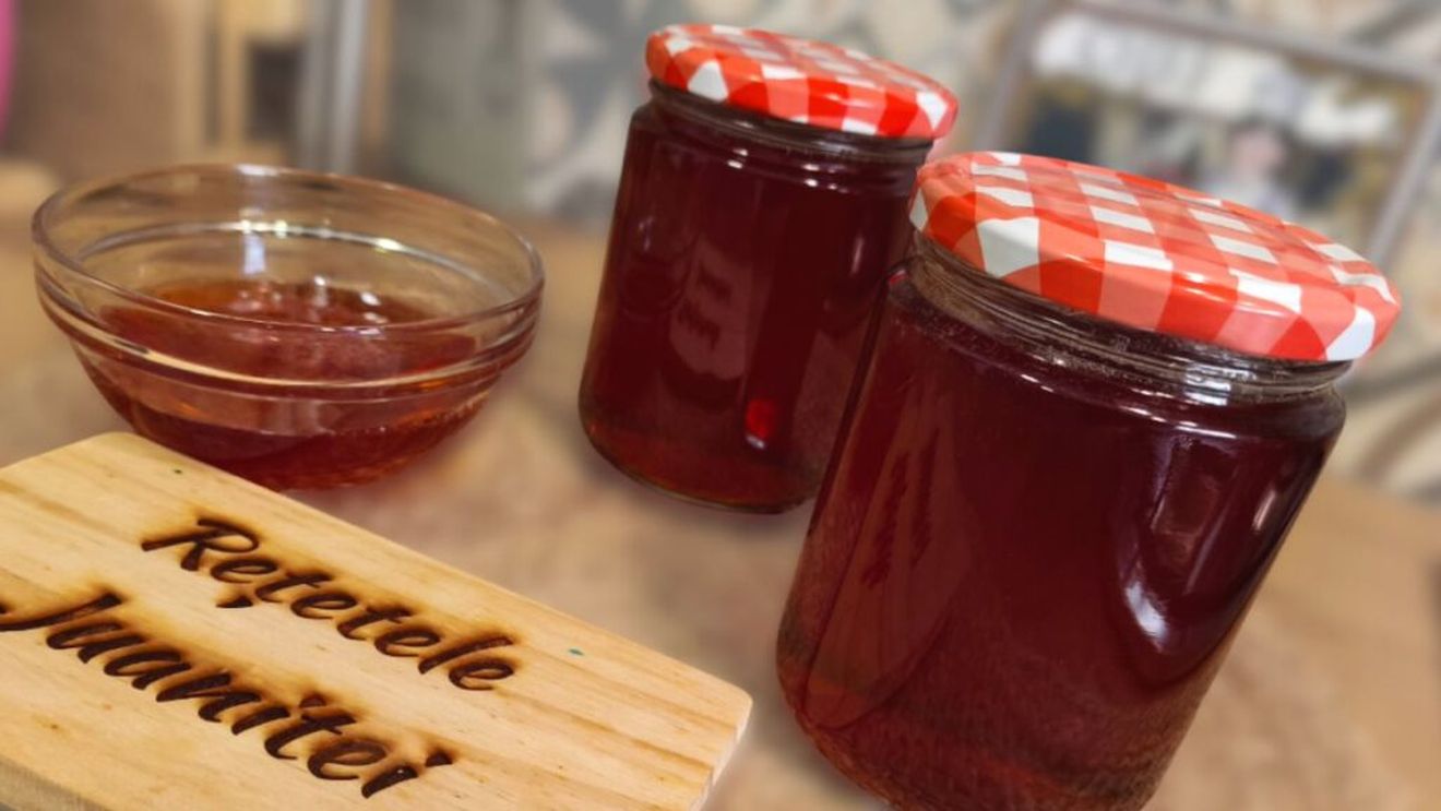 VIDEO | Rețetele Juanitei | Peltea de gutui și mere/ Dulcele de casă la care folosim resturile de fructe de la alte prăjituri