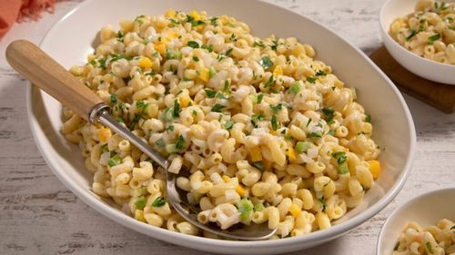 Salată de paste cremoasă. Ușoară și rapid de făcut, poate fi consumată ca atare, sau garnitură