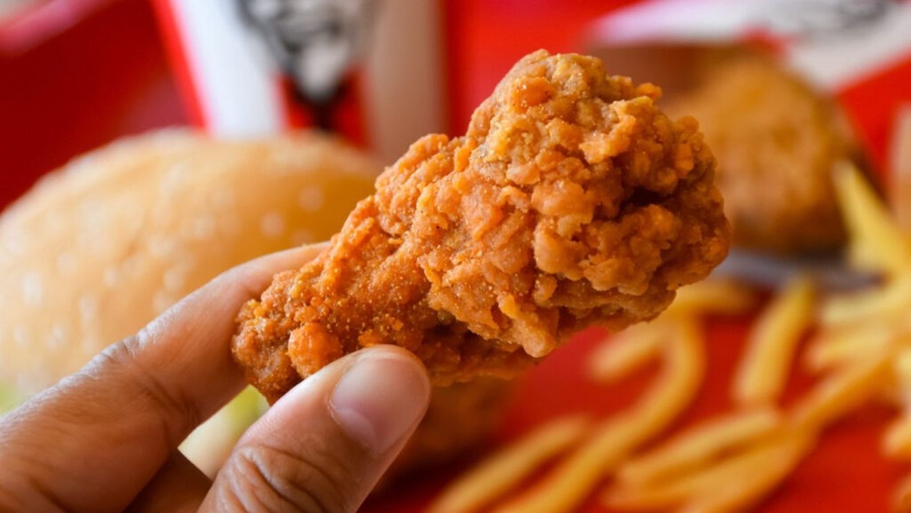 VIDEO | Cum poți deveni furnizor de carne de pui pentru KFC / Bogdan Cheța (Sphera Franchise Group): „Totul pornește cu un acord de confidențialitate pe care îl semnăm cu furnizorul, după care i se prezintă cerințe de ordin cantitativ și calitativ”