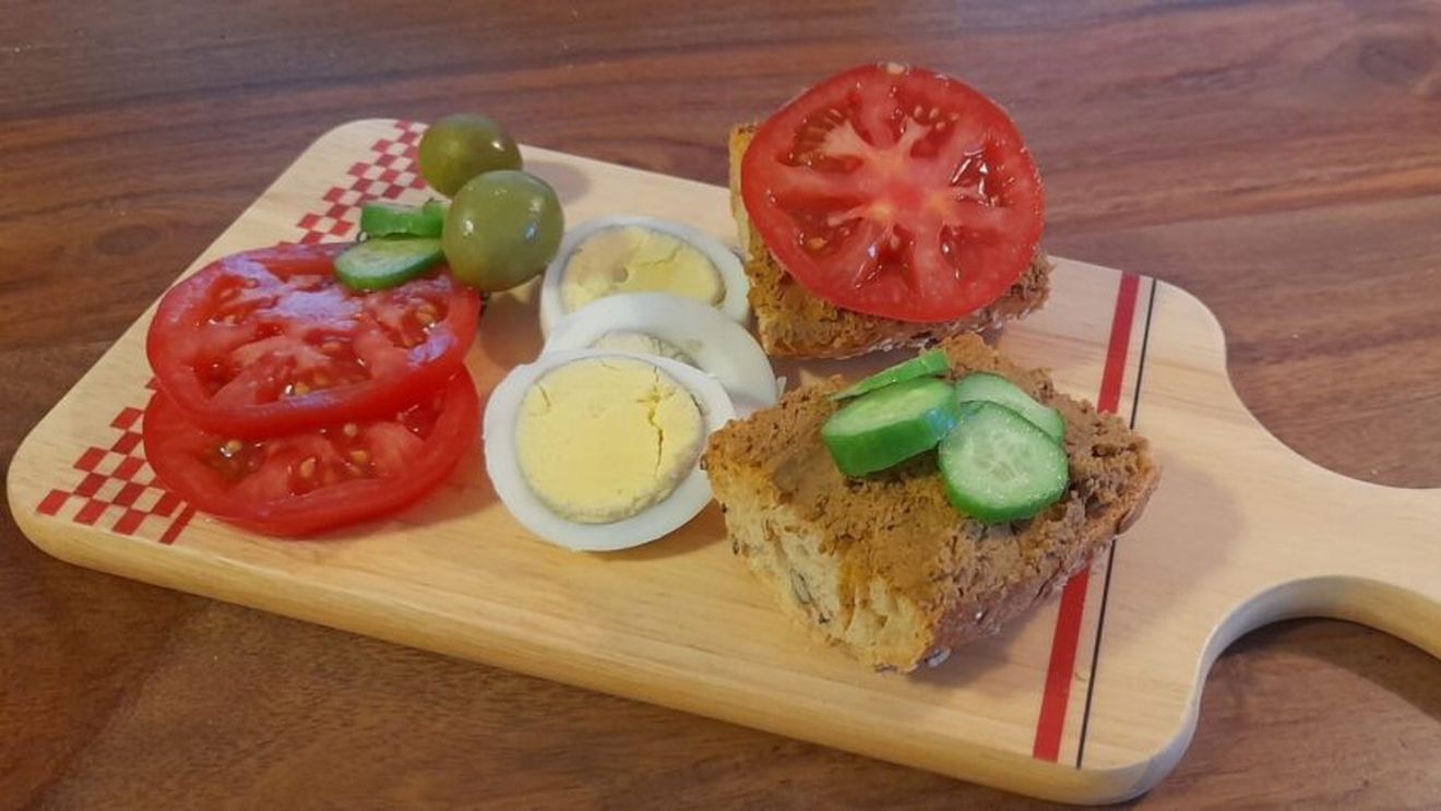 Rețetele Juanitei. Tartine cu pate de ficat de casă. Fără E-uri, fără conservanți, doar ”fainoșag”