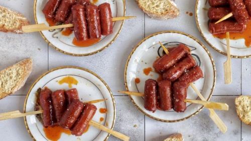 Cârnăciori cu cidru se prepară în câteva minute și se pot lua la pachet împreună cu crackeri sau grisine/ Un mic dejun sau o gustare super ușor de făcut și mâncat