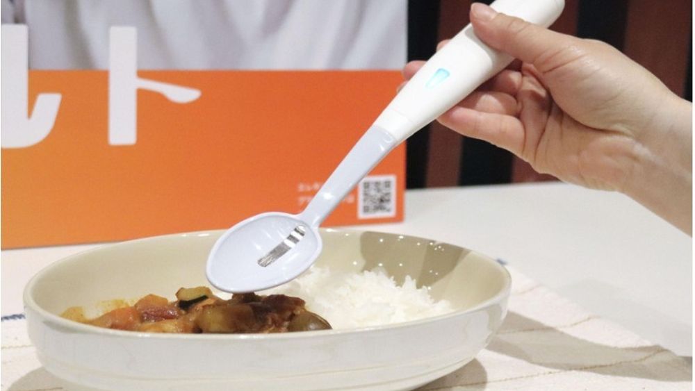 VIDEO | Cum funcționează lingura electrică / Dispozitivul, creat de japonezi și prezentat la cel mai important târg de tehnologie din Las Vegas, este destinat în principal persoanelor care vor să reducă consumul de sare