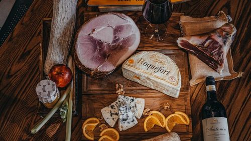 „Să apărăm produsul” | Cum reușesc francezii să își păstreze cultura culinară artizanală. În Franța, există un sistem solid de cooperative care protejează fermierii de prețurile impuse de marile lanțuri de distribuție