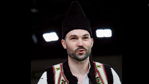 VIDEO | Cum a intrat Chef Vasilică Bejenaru în arena bucătarilor de la Bocuse d'Or / A purtat cu vestă tradițională și căciulă din blană de oaie