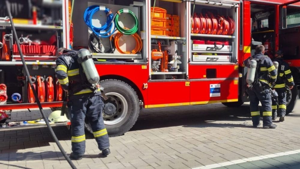 Incidentul provocat într-un magazin din Braşov, unde doi oameni au avut nevoie de ajutor medical după ce au inhalat o substanţă cu miros înţepător, cauzat de descărcarea accidentală a unui produs
