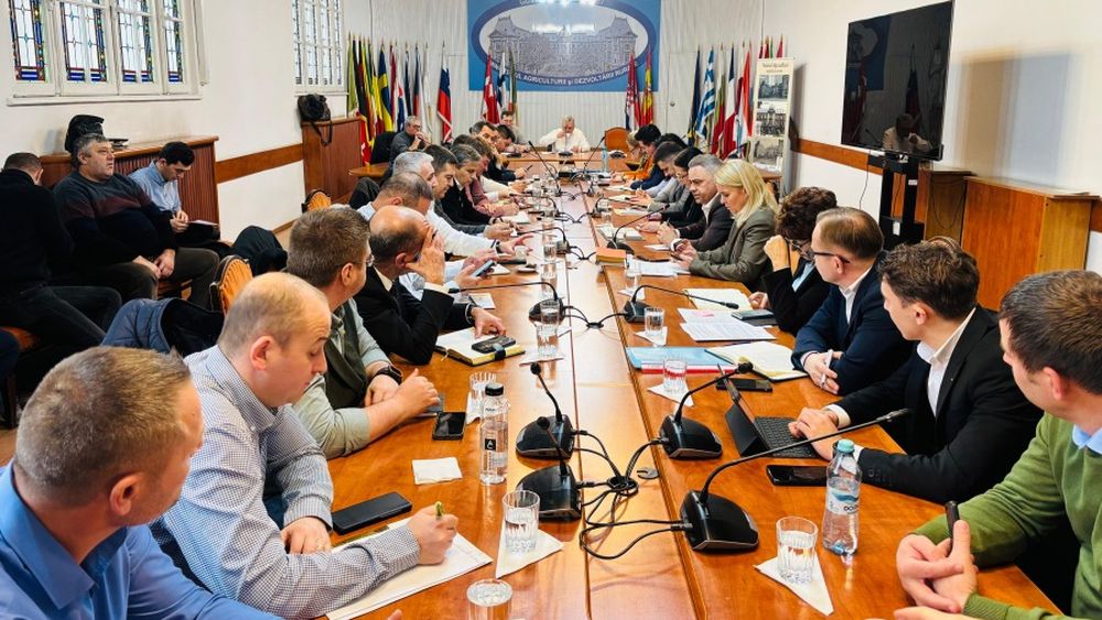 Ministrul Agriculturii, întâlniri cu reprezentanții sectoarelor pescăresc, suin și vegetal