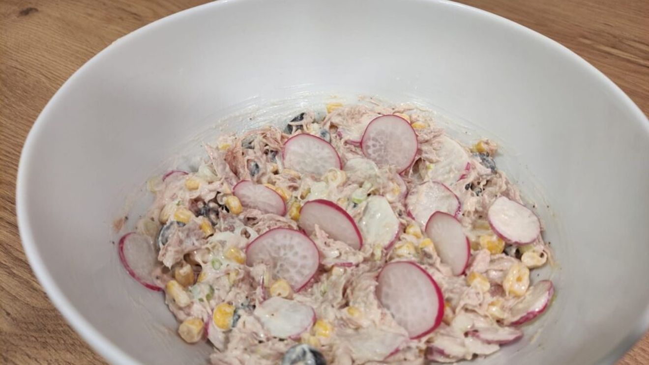 VIDEO Idei de cină: Salată de ton cu porumb și maioneză/ O rețetă numai bună pentru o zi cu dezlegare la pește/ Doar că trebuie să folosești maioneză vegană/ Rețetele Juanitei