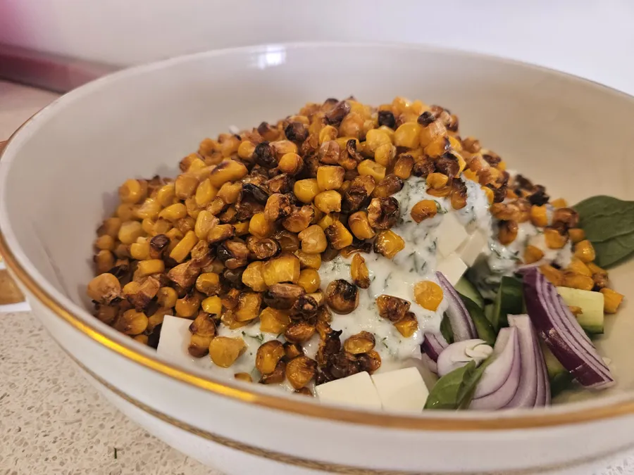 Salată cu porumb crocant la air fryer